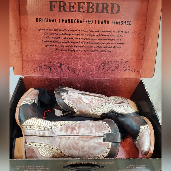 NIB Freebird Warner taupe multi boot - Picture 5 of 11